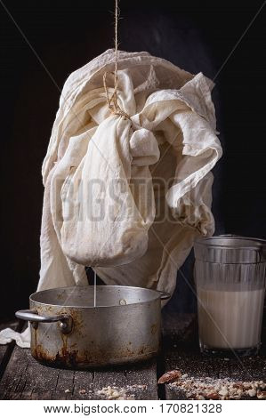Making Non-dairy Almond Milk