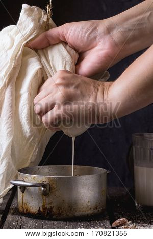 Making Non-dairy Almond Milk