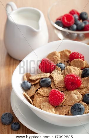 cornflakes con bacche fresche