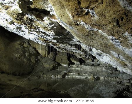 Höhle mit Wasser