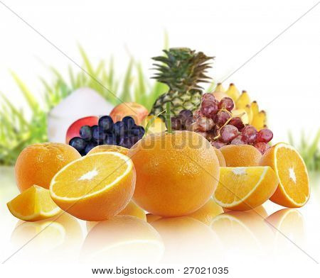 Laranja em fundo branco