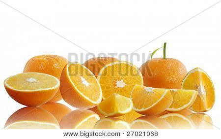 Laranja em fundo branco