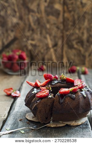 Traditional Chocolate Gugelhupf With Strawberry. Brownie Cake. Chocolate Kex. German Baked Goods. Au