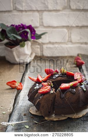 Traditional Chocolate Gugelhupf With Strawberry. Brownie Cake. Chocolate Kex. German Baked Goods. Au