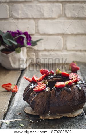 Traditional Chocolate Gugelhupf With Strawberry. Brownie Cake. Chocolate Kex. German Baked Goods. Au
