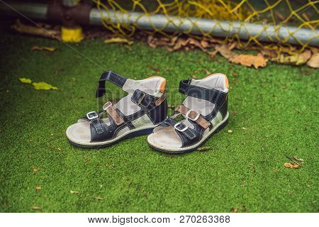 Childrens Orthopedic Shoes. Thomas Heel, Arch Support