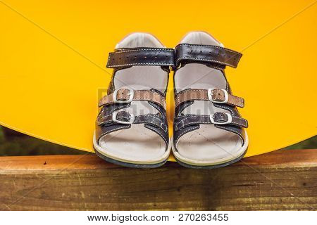 Childrens Orthopedic Shoes. Thomas Heel, Arch Support