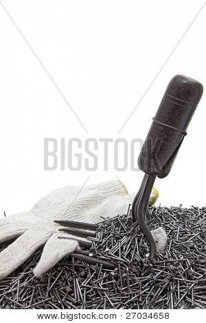 gant de construction avec le grappin sur les ongles