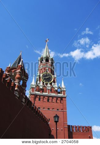 크렘린입니다. 탑에 시계입니다.