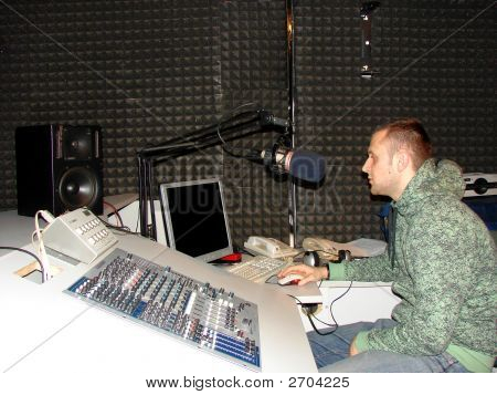 DJ