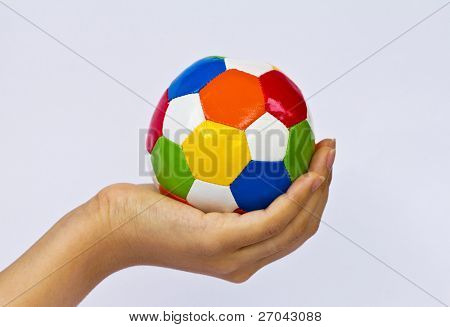 En fodbold på hånd