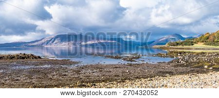 Beautiful Gravel Beach Close To Castle Stalker In Autumn On The Low Tide Near Port Appin, Argyll - S