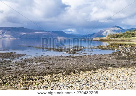 Beautiful Gravel Beach Close To Castle Stalker In Autumn On The Low Tide Near Port Appin, Argyll - S