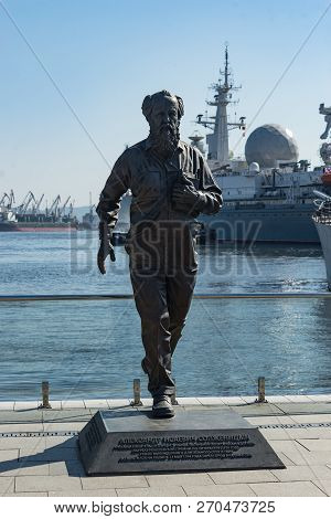 Vladivostok, Russia-july 28, 2018: Urban Landscape With A Monument To Solzhenitsyn On The Background