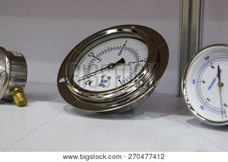 Ndustrial Pressure Gauges ; For Air Pressure Checking