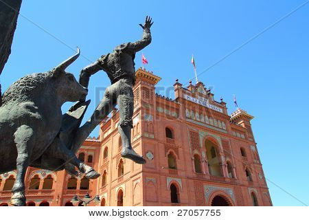 Madrid tjurfäktningsarenan Las Ventas Plaza monumentala med toreador staty
