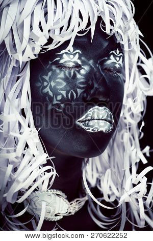 Creative Makeup Like Ethiopian Mask, White Pattern On Black Face