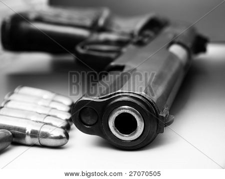Kula i pistolet