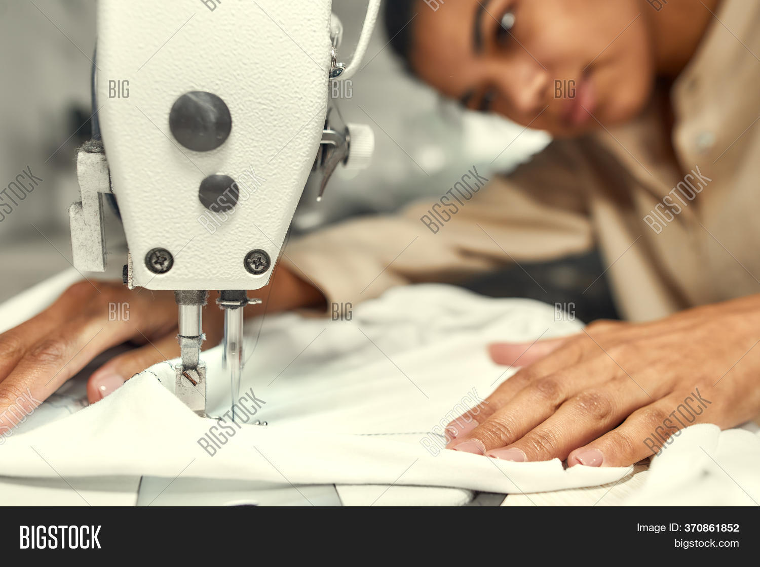Фото женщины швеи, ученый,экскурсовод. Seamstresses at the factory sew standing up. If this seamstress. If this seamstress. Швея за швейной машинкой.