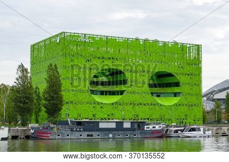 Architecture Lyon Euronews Green Cube Jakob Mac Farlane Quai Rambaud Lyon 27/10/2019