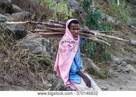 Tis Issat, Ethiopia - Feb 05, 2020: Ethiopian People Near The Bridge Of The Portuguese On The River 