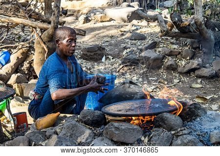 Tis Issat, Ethiopia - Feb 05, 2020: Ethiopian Woman Baking Bread Near The Bridge Of The Portuguese O