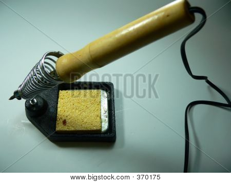 Pájecí stroj