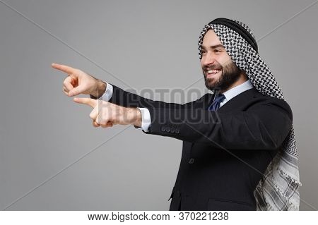 Funny Bearded Arabian Muslim Businessman In Keffiyeh Kafiya Ring Igal Agal Classic Black Suit Shirt 