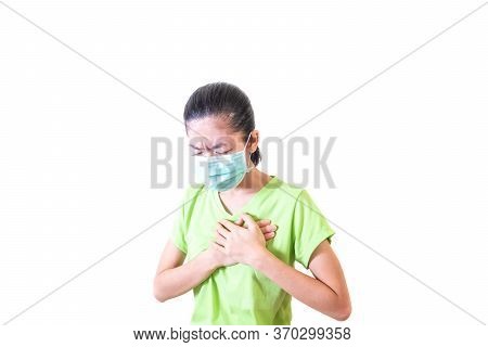 The Girl Is Not Healthy. He Has Chest Tightness. Use Your Hands To Focus On The Left Chest. Risk Of 