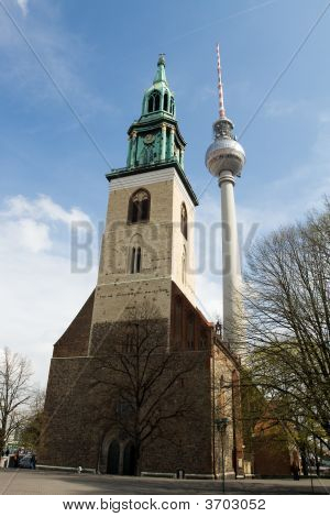 Berlin Tv Kulesi ve kilise