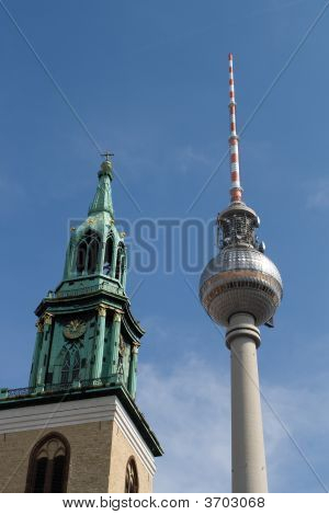 Berlin Tv Kulesi ve kilise
