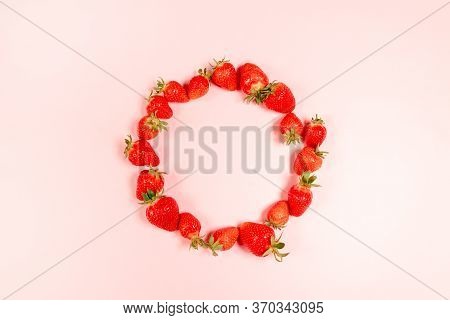 Frame Made With Strawberries In Circle On Pnk Background