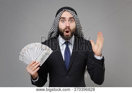 Shocked Bearded Arabian Muslim Businessman In Keffiyeh Kafiya Ring Igal Agal Suit Isolated On Gray B