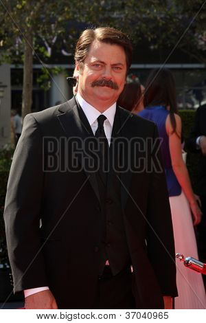 LOS ANGELES - szeptember 15: Nick Offerman megérkezik a főműsoridőben kreatív Emmy-2012: Nokia Színház 