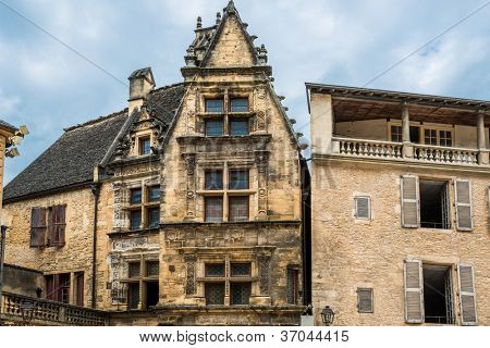 ในเมืองที่สวยงามของ sarlat perigord dordogne ประเทศฝรั่งเศส