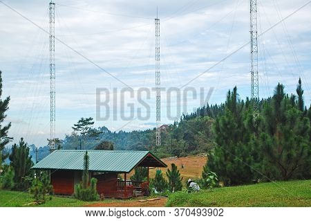 Bukidnon, Ph - Feb 6 - Dahilayan Eco Adventure Park Dropzone Sky Swing Metal Structure And Cables On