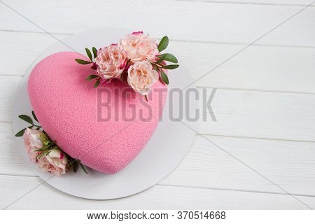 Modern  Mousse Cake .heart Shape  Cake Covered With Pink Chocolate Velour And Decoraited Of Pink Ros