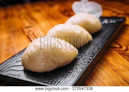 Korean Steamed Pjan-se Pigodi Pies With Cabbage And Meat , Horizontal