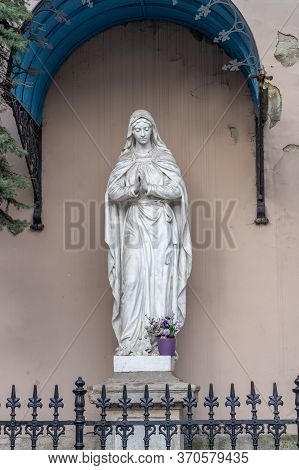 Budapest, Hungary - Feb 10, 2020: Immaculata Sculpture Of Virgin Mary Statue In Buda Street