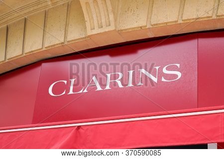 Bordeaux , Aquitaine / France - 05 12 2020 : Clarins Logo Red Sign Famous Beauty Women Boutique Shop