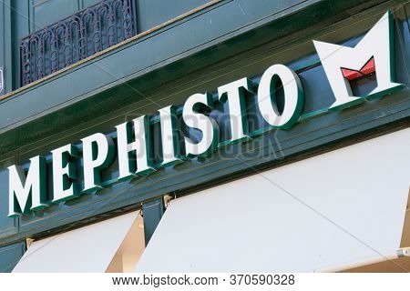Bordeaux , Aquitaine / France - 05 05 2020 : Mephisto Shop Sign And Logo On Shoes Foot Store