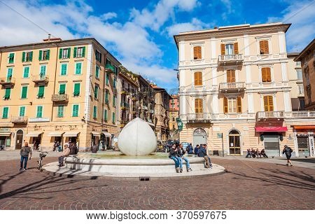 La Spezia, Italy - April 07, 2019: The Fountain Of Dialogue Or Fontana Del Dialogo At The Piazza Gar
