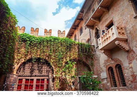 Verona, Italy - April 16, 2019: Juliets Statue And House Is A Very Popular Landmark In Verona, Venet