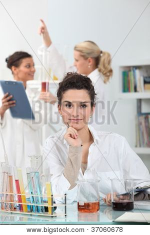 Jóvenes, realización de experimentos
