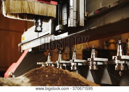 Machine With Numerical Control For Cutting Wood With Various Router Bits.