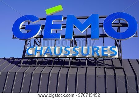 Bordeaux , Aquitaine / France - 03 15 2020 : Gemo Chaussures Logo Store Shoes Sign Shop Shoe Brand F