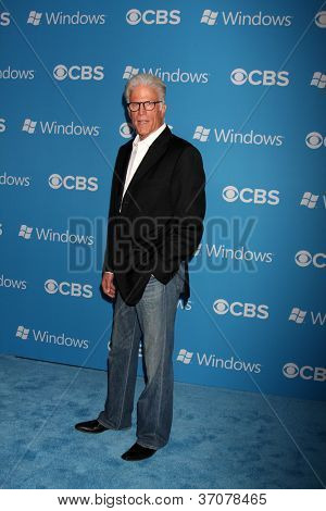 LOS ANGELES - SEP 15: Ted Danson ankommer til CBS 2012 falder premieren part på Greystone Manor på