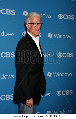 LOS ANGELES - SEP 15: Ted Danson ankommer til CBS 2012 falder premieren part på Greystone Manor på