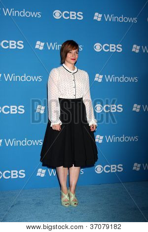 LOS ANGELES - 15 SEP : Renée Felice Smith arrive à la CBS 2012 automne Premiere partie à Greystone M