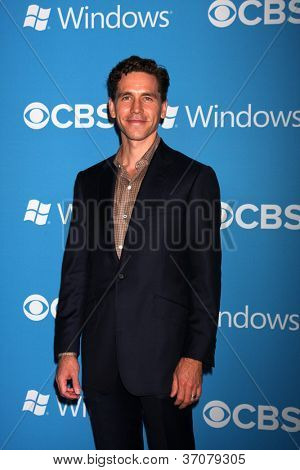 LOS ANGELES - 15 Eylül: Greystone Manor CBS 2012 sonbahar prömiyeri partide Brian Dietzen geldi